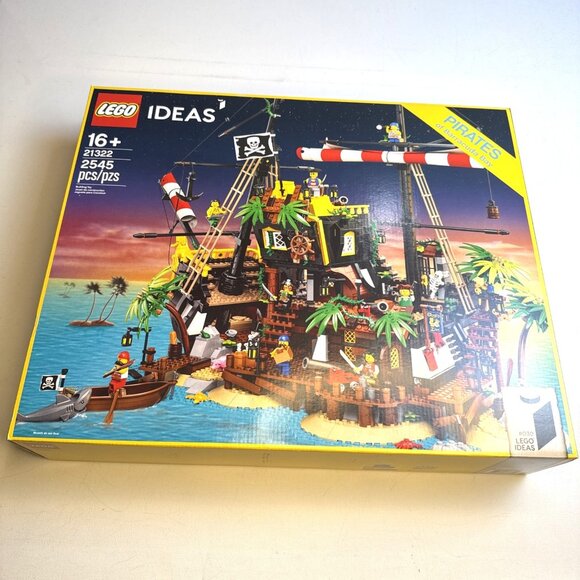 LEGO Ideas: Pirates of Barracuda Bay (21322) - Picture 1 of 6
